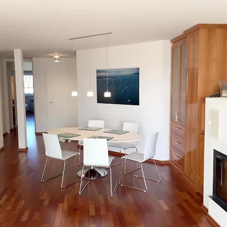 Seeblick - Exklusive In Erster Reihe Mit Balkon Und Seeblick דירה